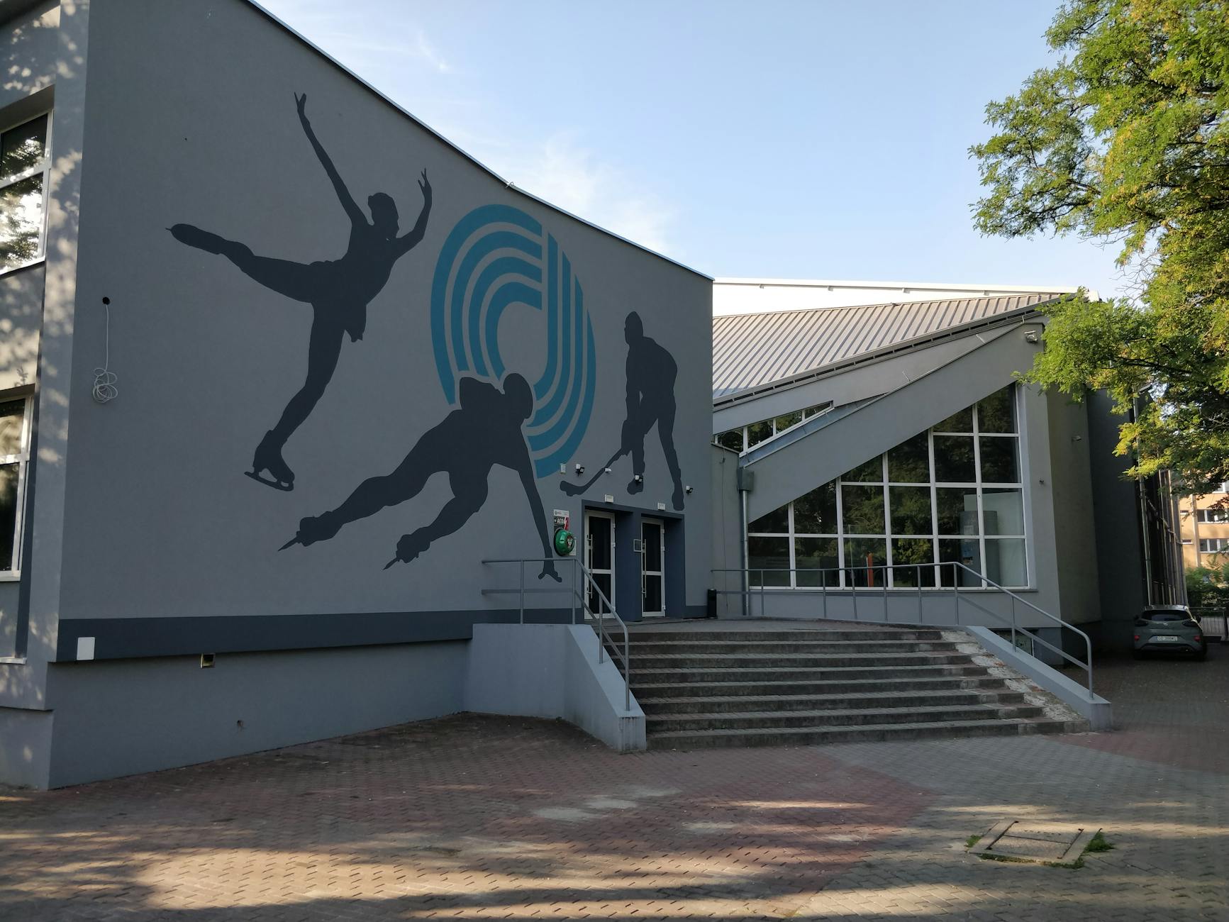 Ilustracja przedstawiająca modernizowaną Halę MOSiR w Czeladzi, podkreślająca nowe możliwości sportowe i rekreacyjne.